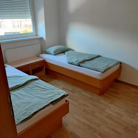 Appartamento Ravne 82, Sobe Vrtacnik D O O *