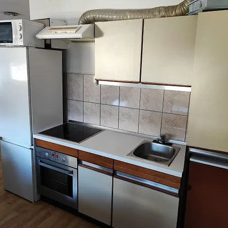 Ravne 82, Sobe Vrtacnik D O O *